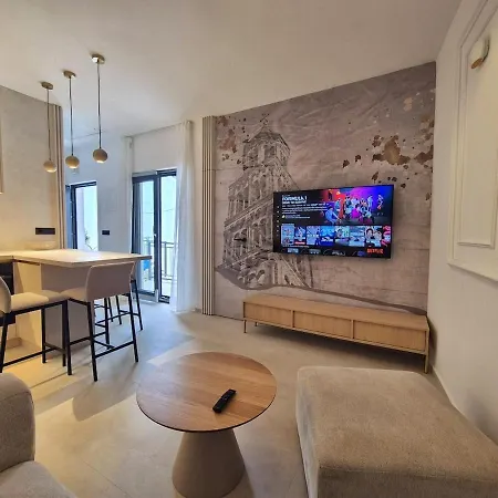 Dalmatian Elegant In The Center Apartment *