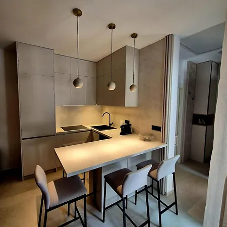 Dalmatian Elegant In The Center Split