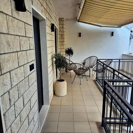 Dalmatian Elegant In The Center Apartment *