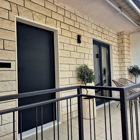 Apartment Dalmatian Elegant In The Center Split