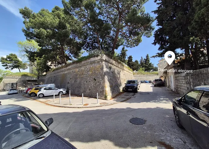 Dalmatian Elegant In The Center 公寓 *