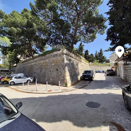 Dalmatian Elegant In The Center Apartman *