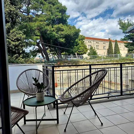 Apartman Dalmatian Elegant In The Center Split