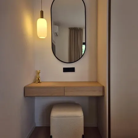 Dalmatian Elegant In The Center Split